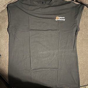 Size Medium in Mens, Graphic Tee